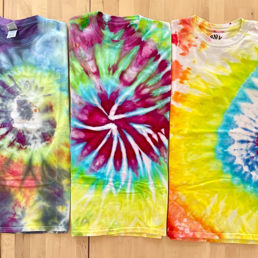 Gildan Unisex Adults Lot of 3 CUSTOM Tie Dyed T-Shirts size Small NEW